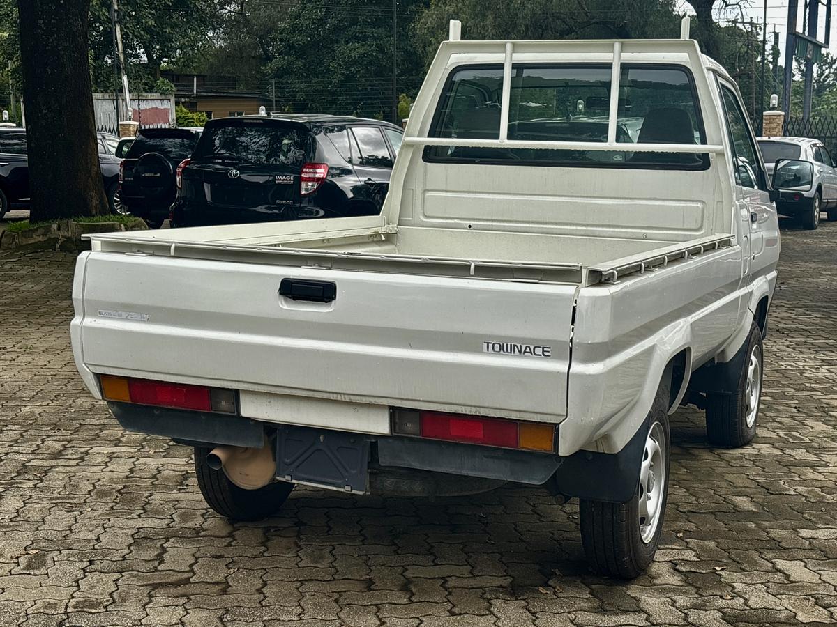 2002 TOYOTA TOWNACE - Image 3 - Image Motors Tanzania