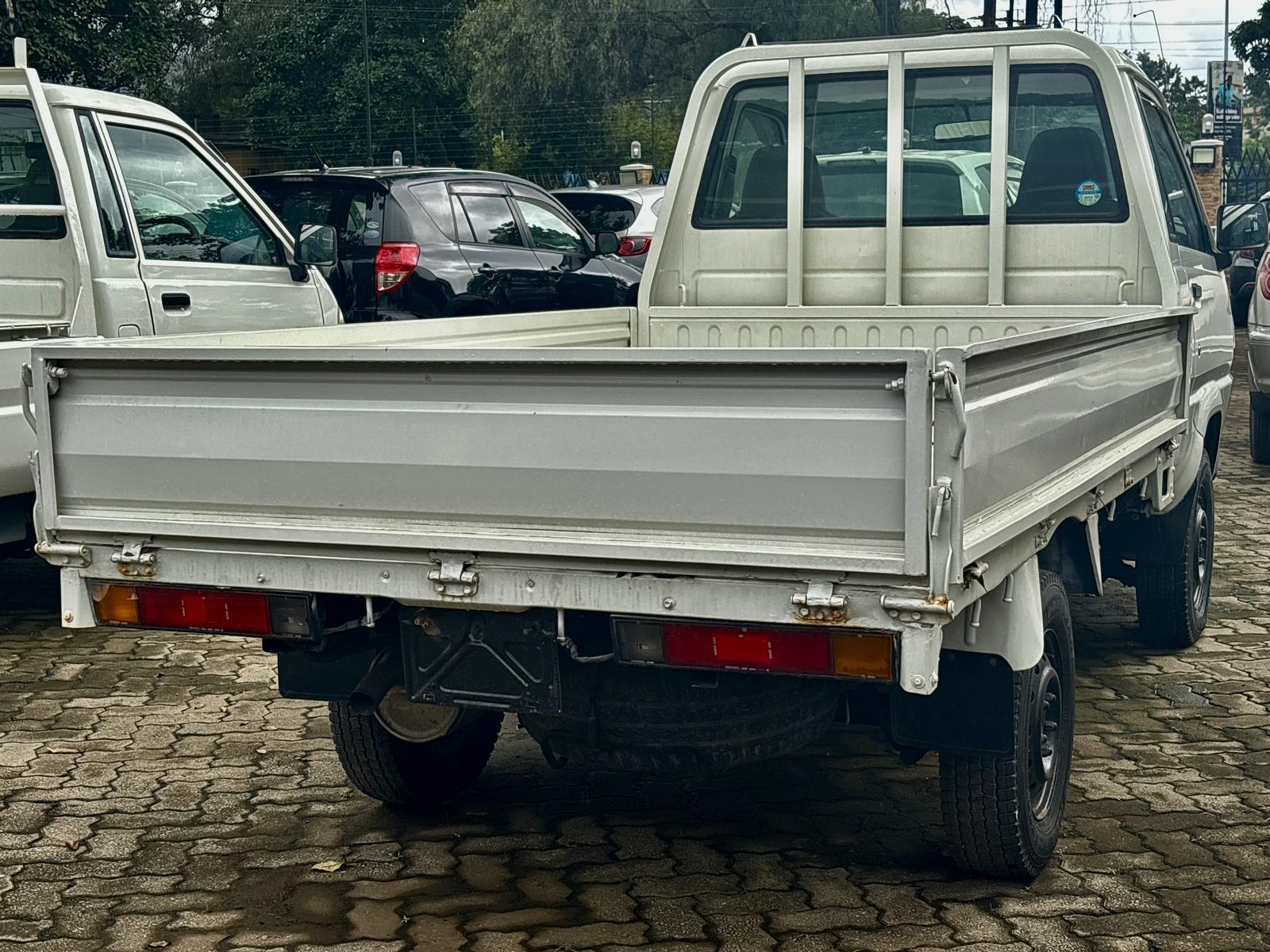 2006 TOYOTA TOWNACE TRUCK - Image 3 - Image Motors Tanzania