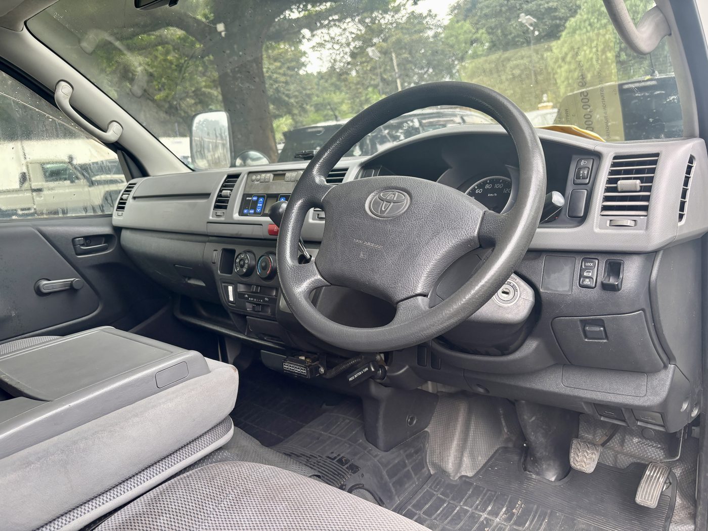 2006 TOYOTA REGIUSACE FREEZER